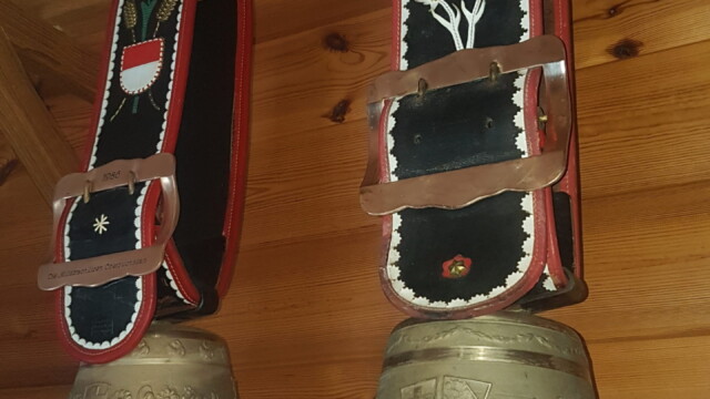 nos clôches, on y tenait! nos clôches, on y tenait!