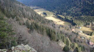 Vue depuis Les roches du Valtin - sublime! A 20 minutes à pied (mais cela grimpe :-) ) Les roches du Valtin